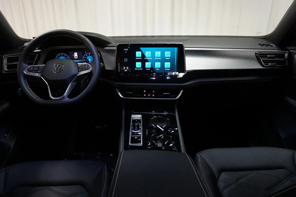 New 2026 White Volkswagen SE w/Technology image 13