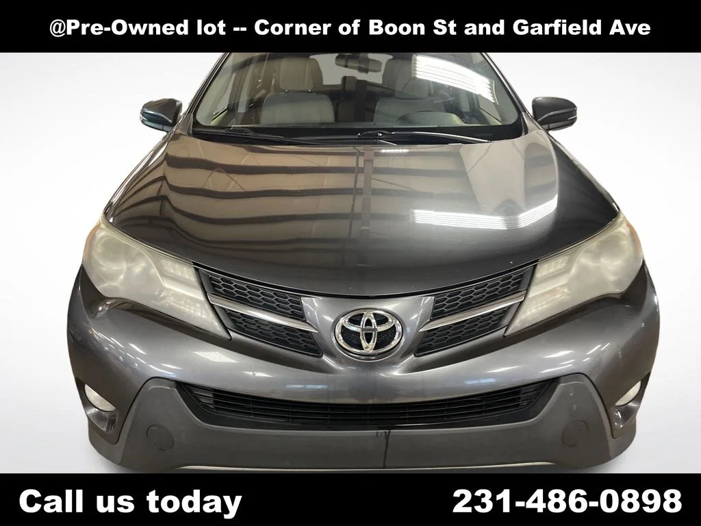 Used 2014 Gray Toyota XLE image 8
