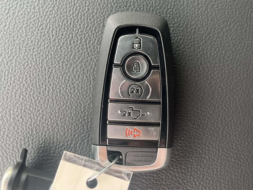 New 2026 Antimatter Blue Metallic Ford XLT image 4