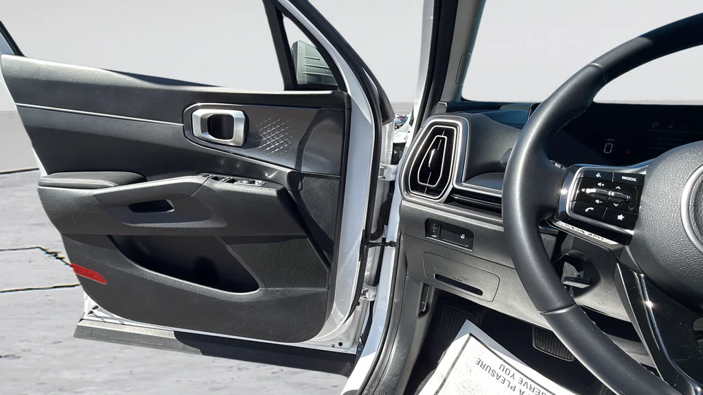 2025 Kia Sorento S - Photo 26
