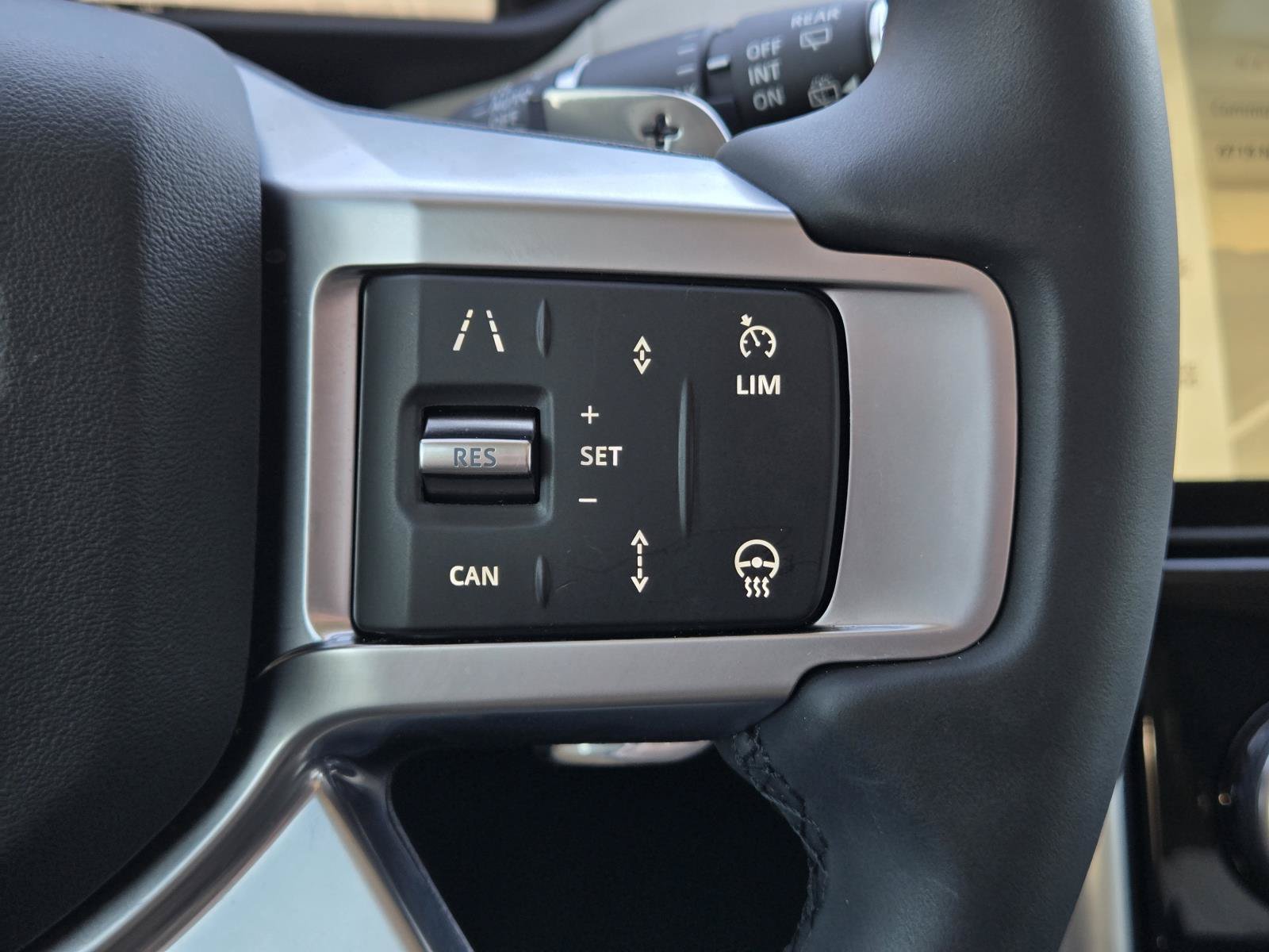 Used 2025 Fuji White Land Rover S image 9