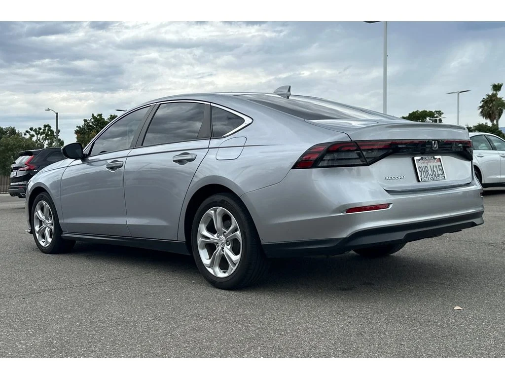 Used 2023 Lunar Silver Metallic Honda LX image 3