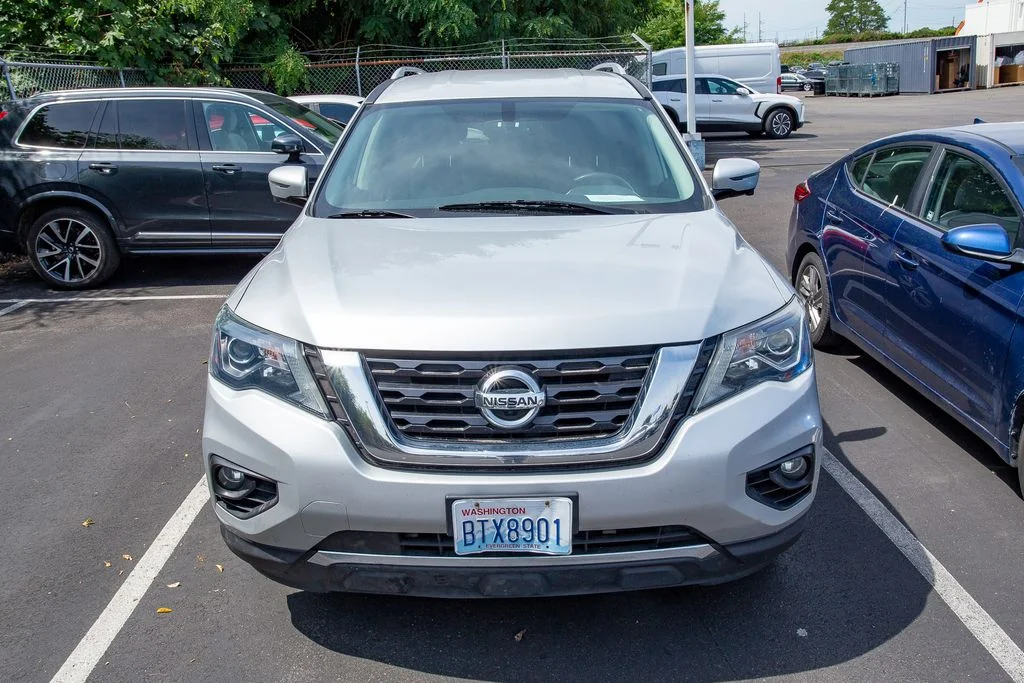Used 2018 Brilliant Silver Nissan SL image 2