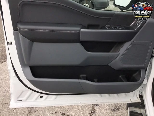 New 2025 Oxford White Ford XLT image 10