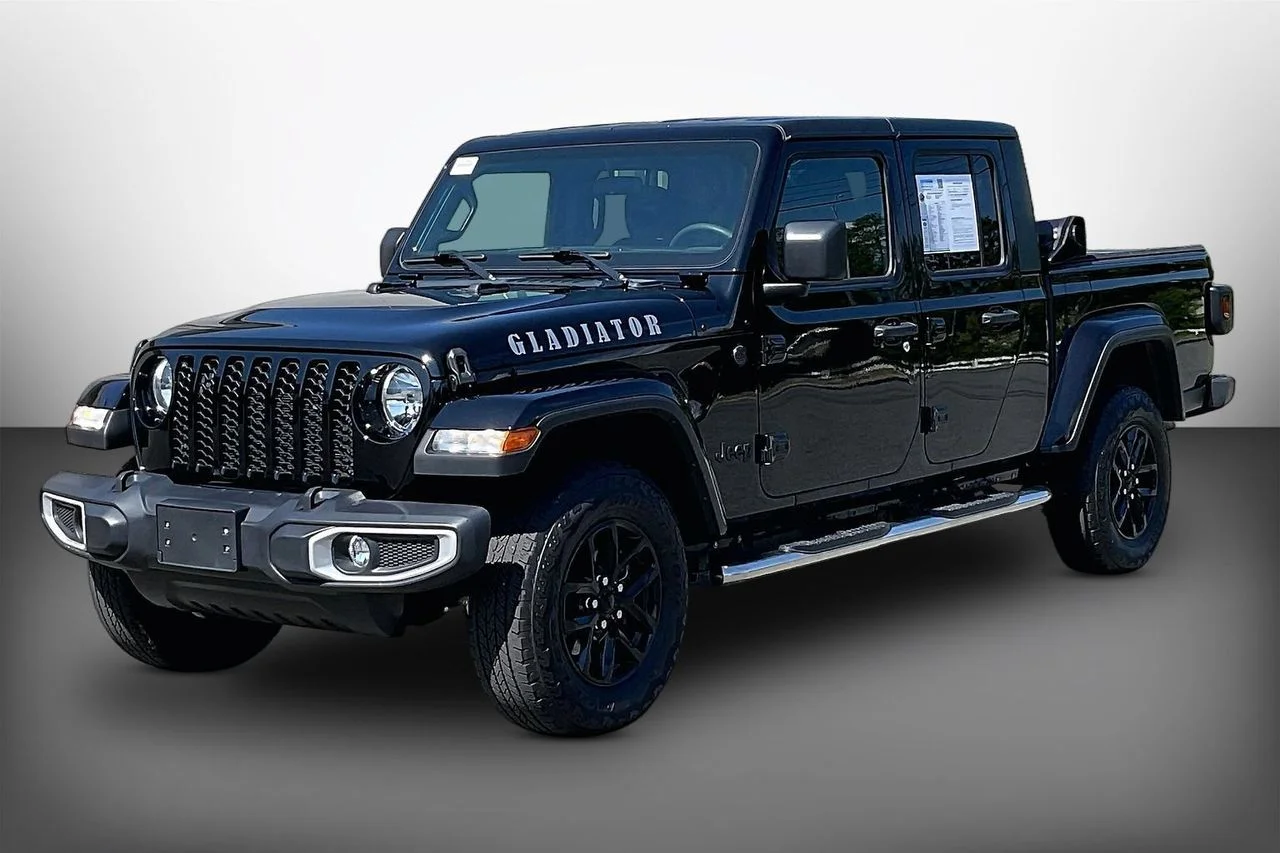 Used 2023 Black Jeep Sport S image 4