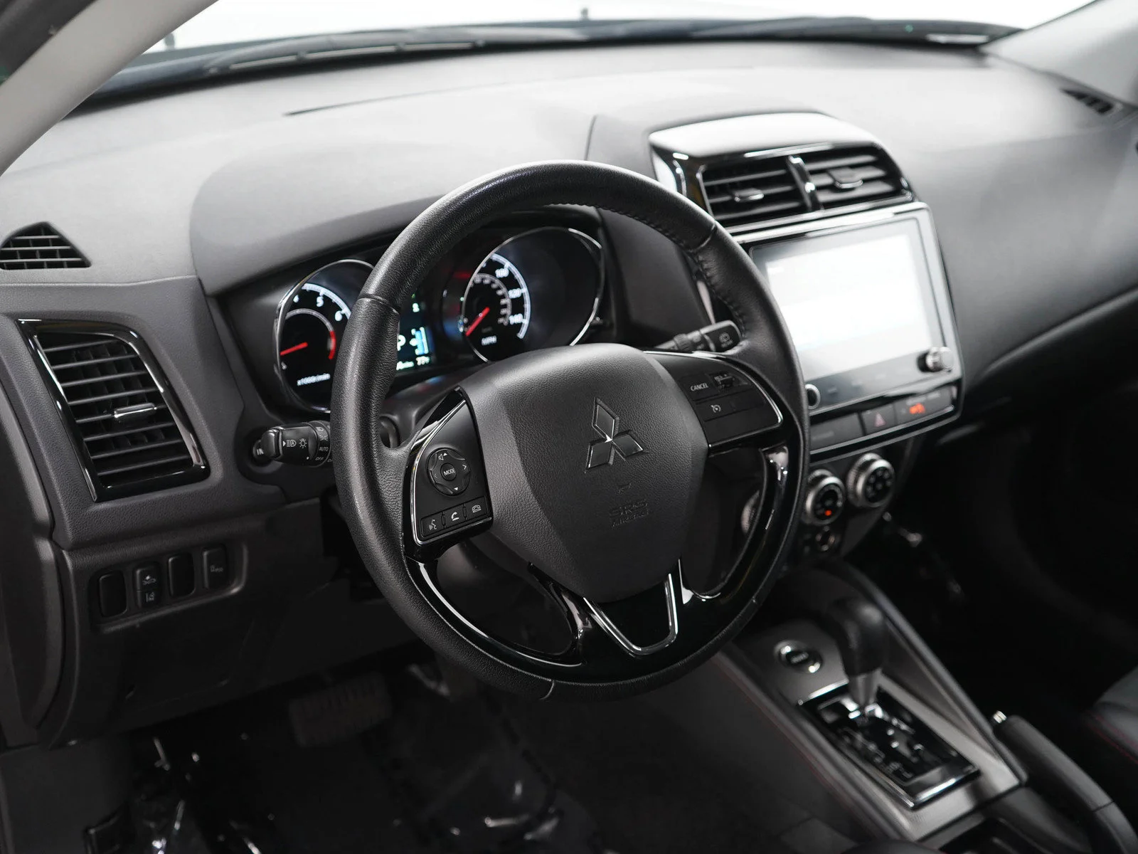 Used 2024 Black Mitsubishi SE image 20