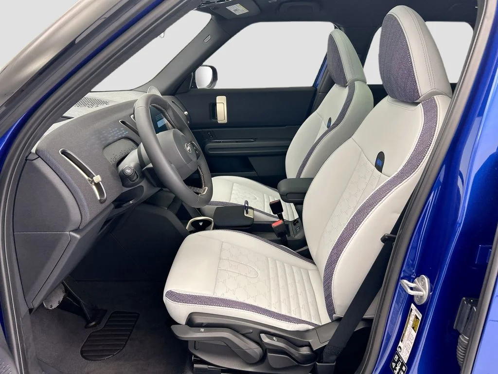 New 2026 Blazing Blue Metallic MINI Oxford Edition image 18