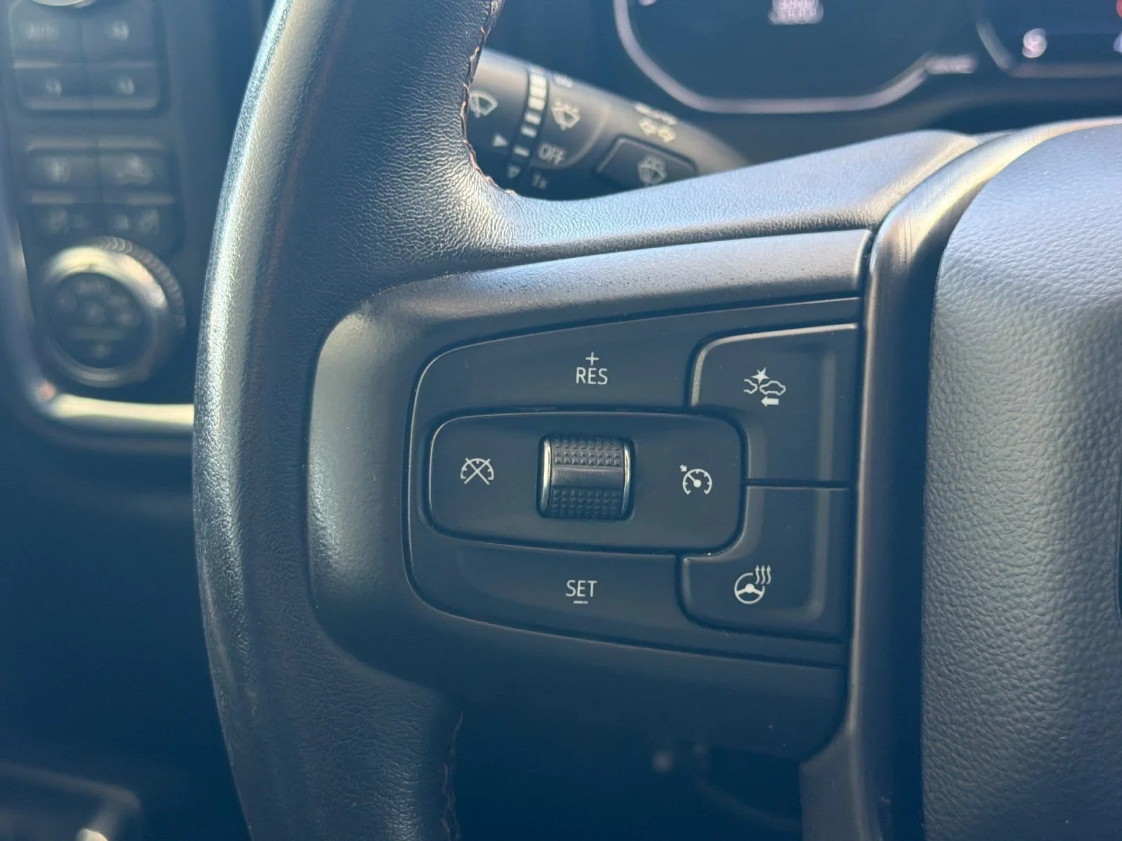 Used 2022 ONYX BLACK GMC AT4 image 26