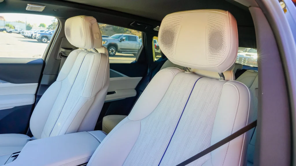 2027 Cadillac LYRIQ Premium Luxury - Photo 11