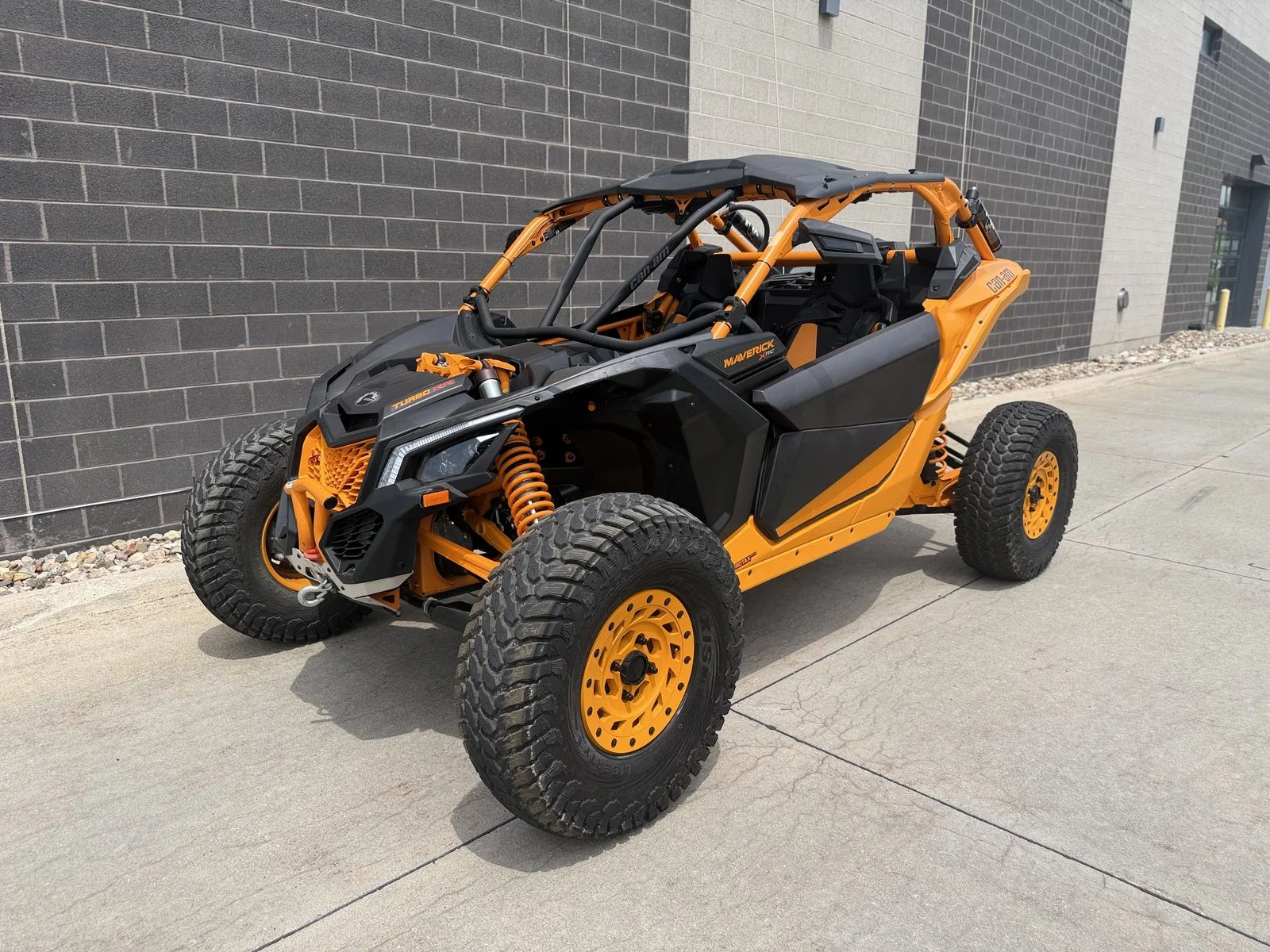 Used 2020 Orange Can-Am  image 1