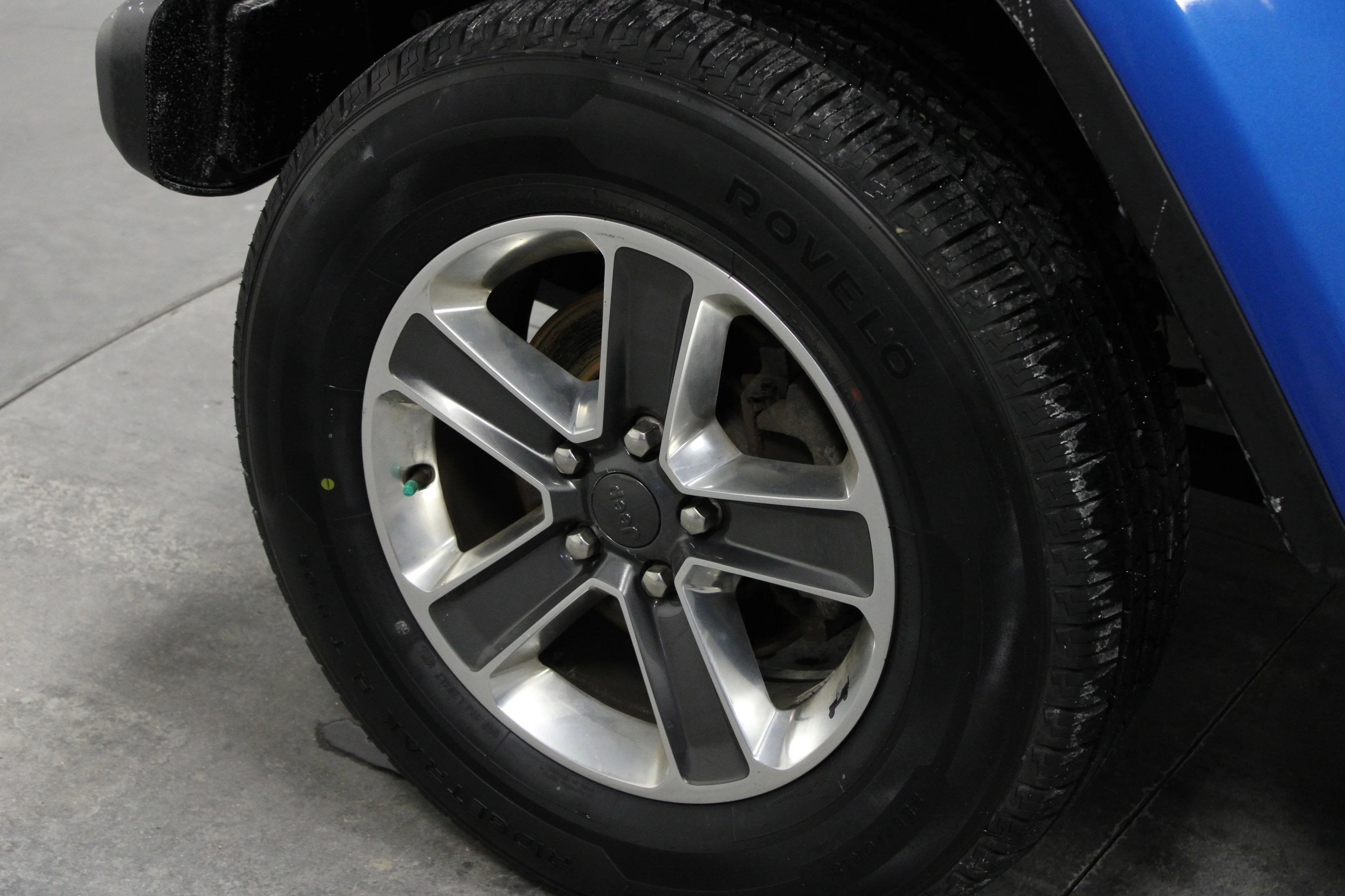 Used 2023 Hydro Blue Pearlcoat Jeep Sahara image 10