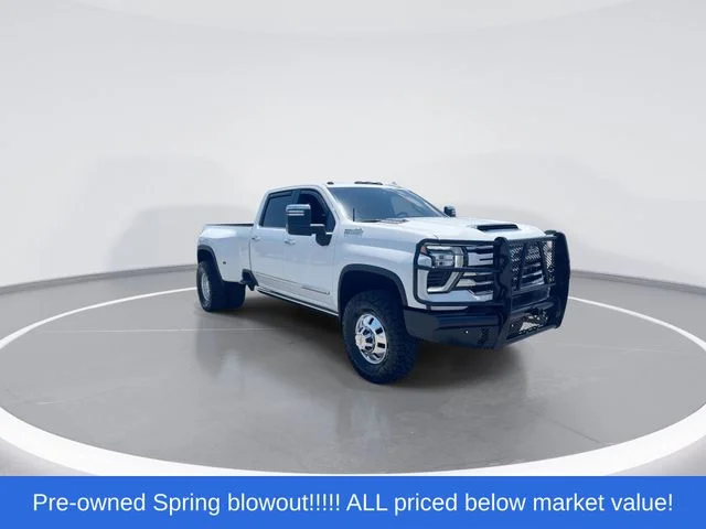 Used 2025 White Chevrolet High Country image 2