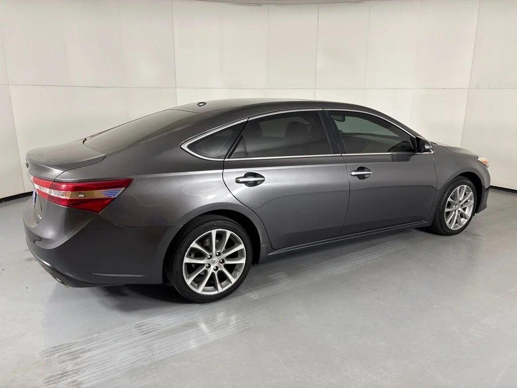 Used 2015 Gray Toyota XLE Touring image 8