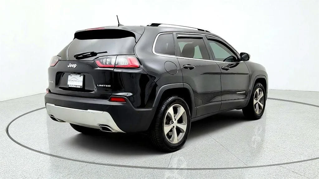 Used 2021 Diamond Black Crystal Pearlcoat Jeep Limited 4x4 w/ Leather image 5