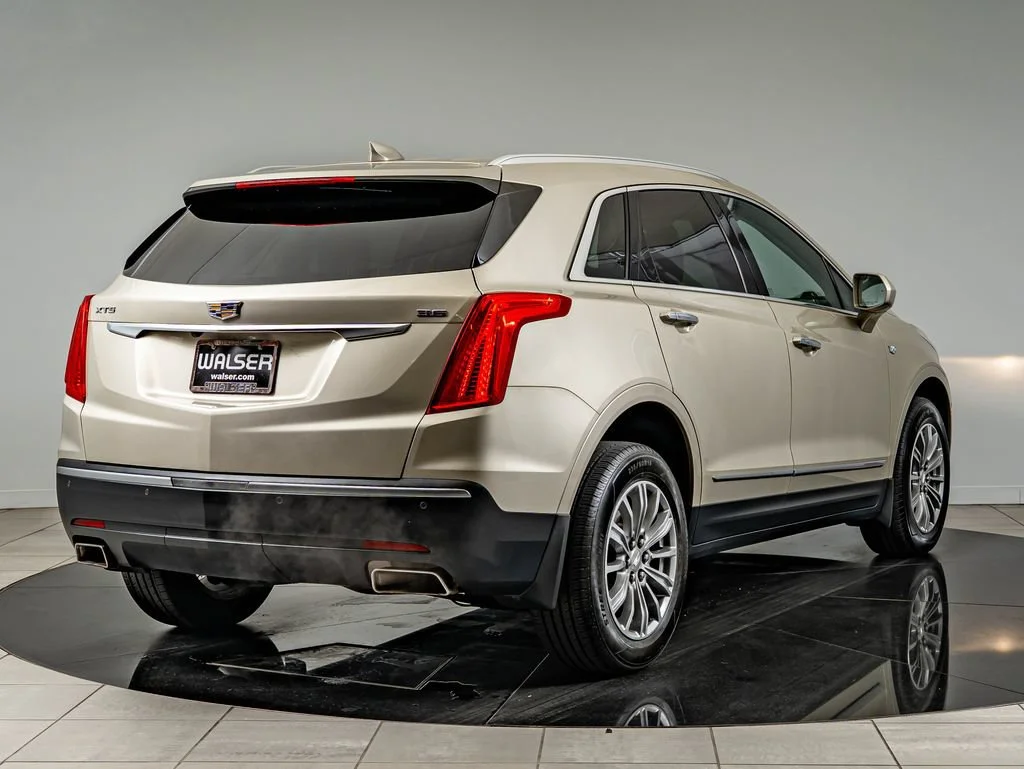 Used 2017 Silver Coast Metallic Cadillac Luxury image 5