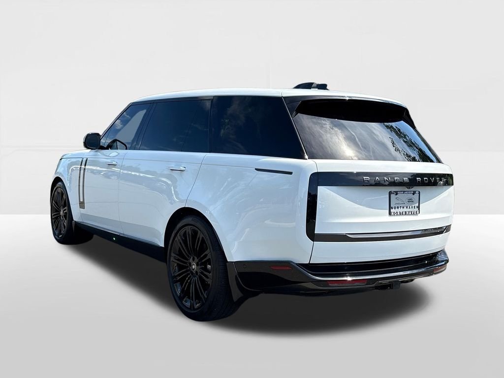 Used 2025 White Land Rover SE image 2