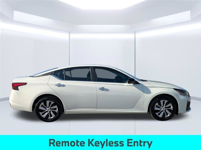 Used 2025 White Nissan 2.5 S image 8