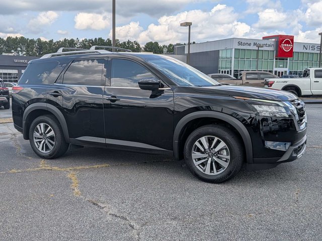 2025 Nissan Pathfinder SL