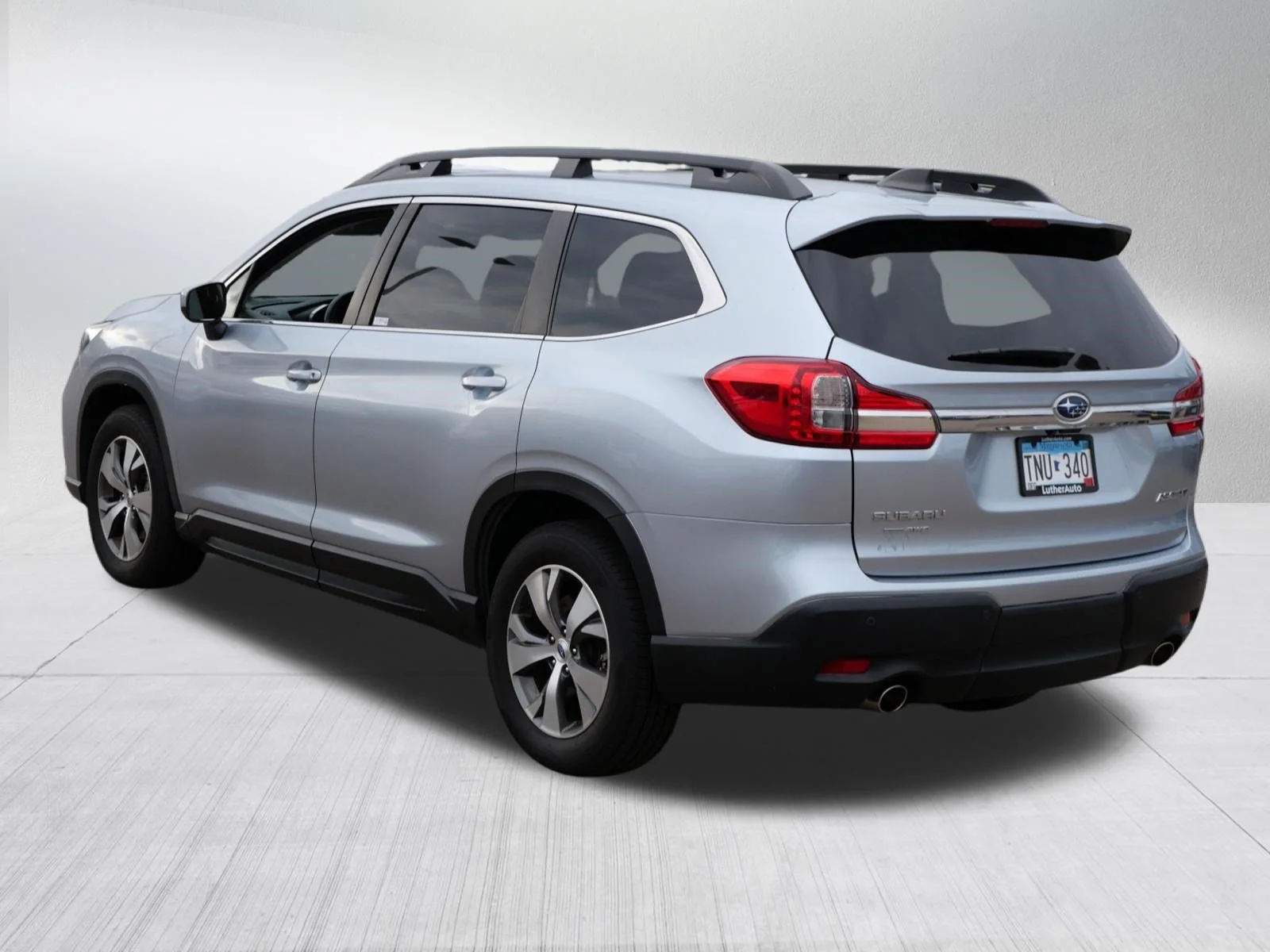 Used 2022 Ice Silver Metallic Subaru Premium image 5