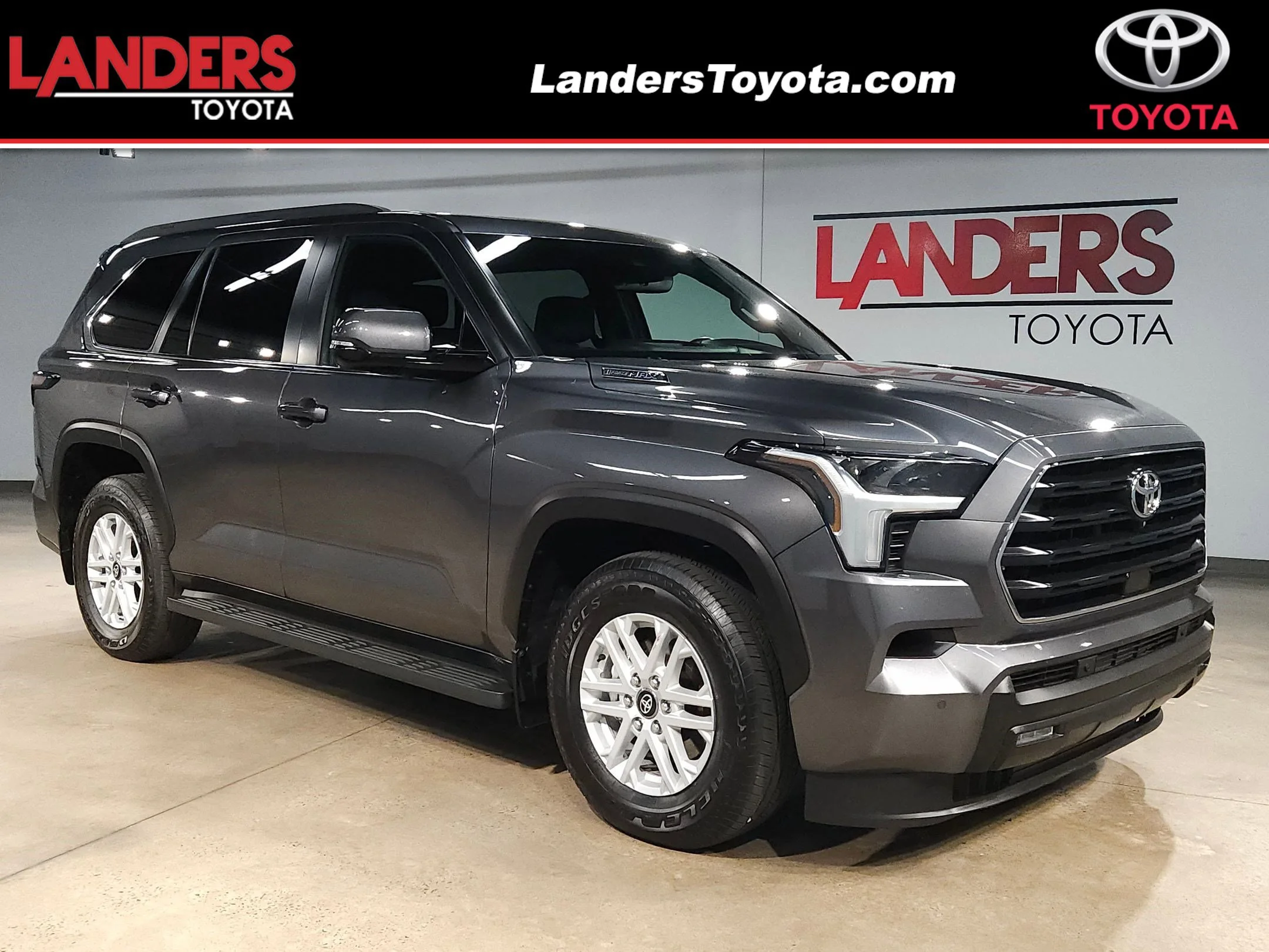 2025 Toyota Sequoia SR5 4WD i-FORCE MAX Hybrid's photo