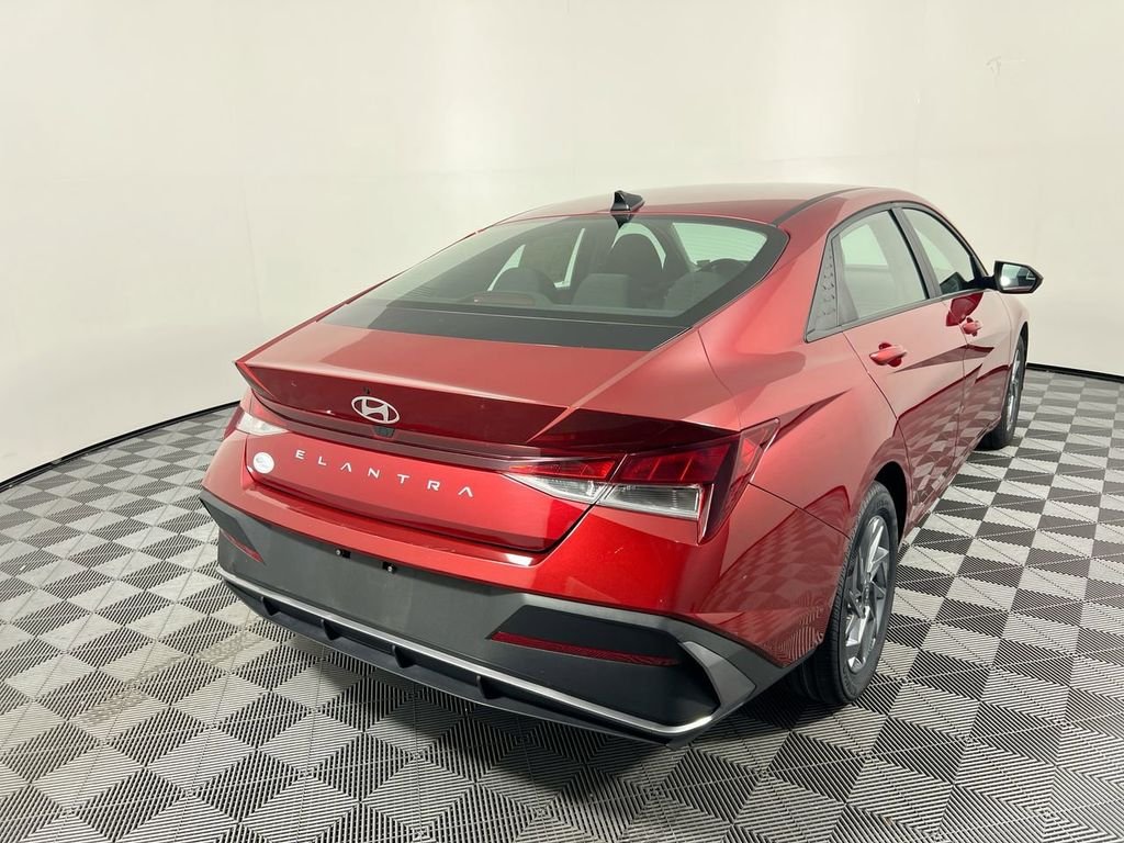 Used 2024 Red Hyundai SEL image 3