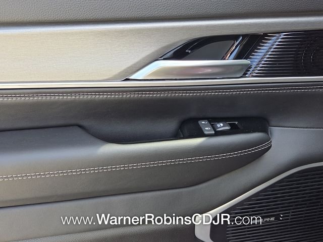 New 2026 Velvet Red Pearl-Coat Exterior Paint Jeep  image 11