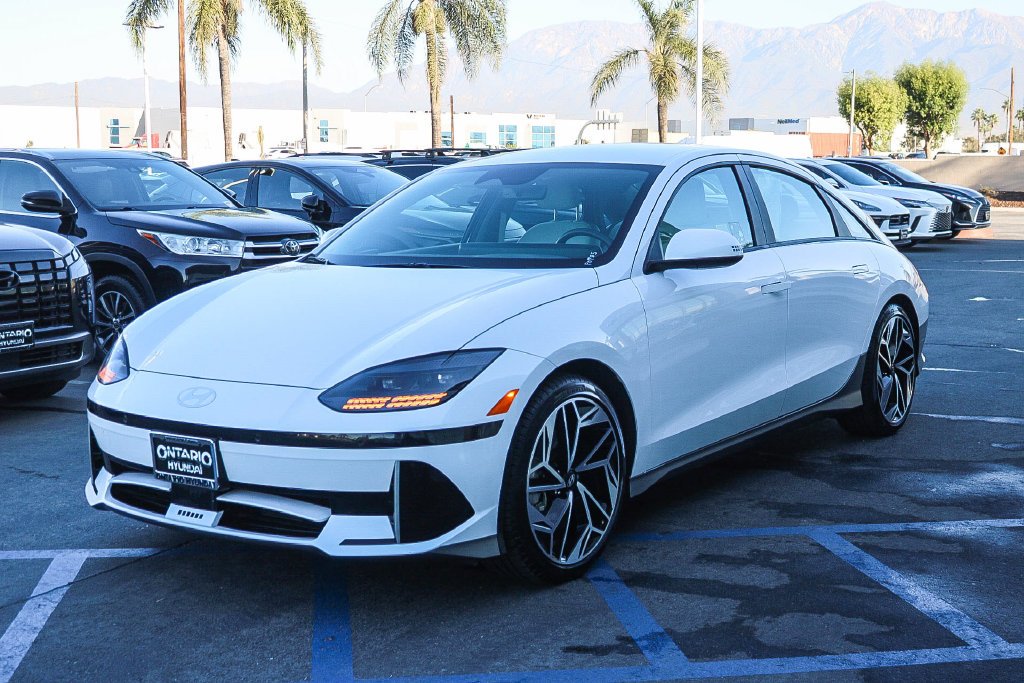 Certified Used 2023 White Hyundai SEL image 3