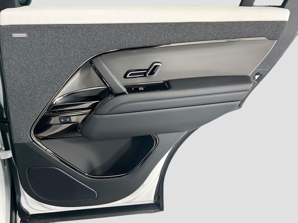 New 2026 Fuji White Land Rover Dynamic SE image 26