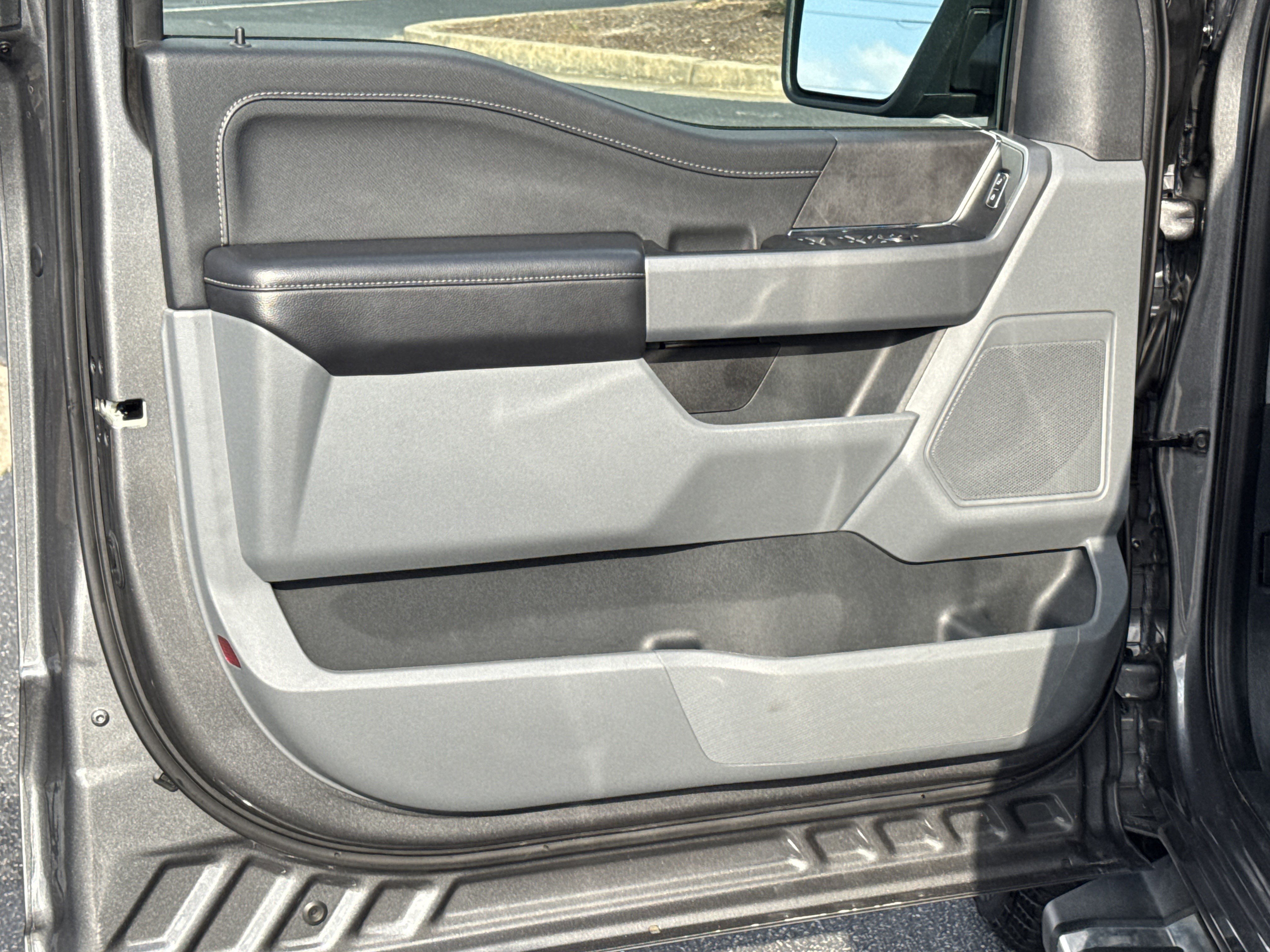 2025 Ford F-150 XLT - Photo 10