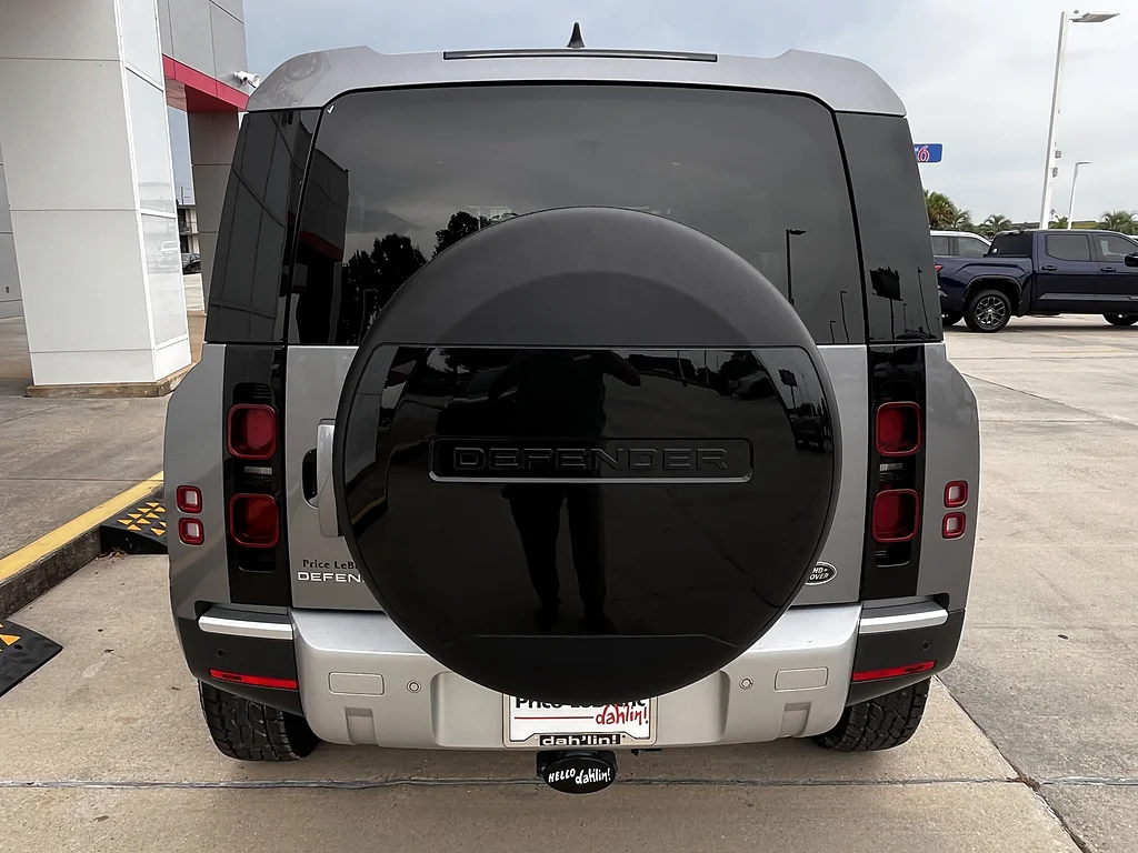 Used 2023 Eiger Grey Metallic Land Rover 110 S image 4