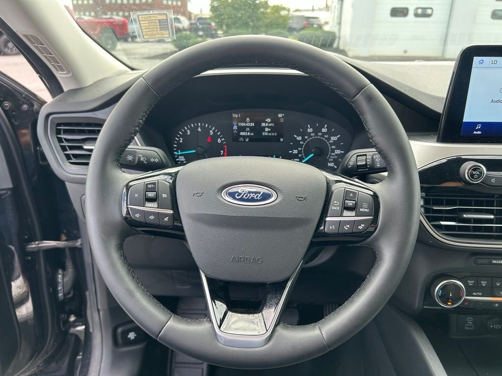 Used 2022 Black Ford SE image 11