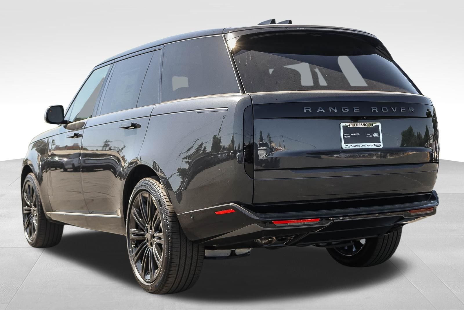 New 2026 Carpathian Grey Land Rover SE image 6