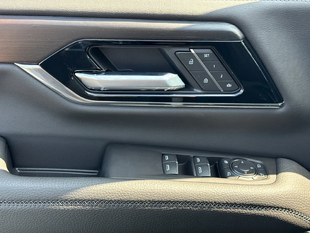 2026 GMC Yukon XL Denali - Photo 15