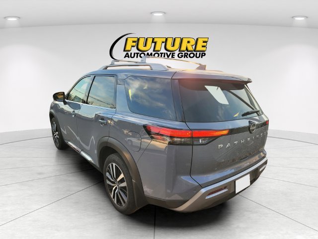 Used 2024 Gray Nissan Platinum image 4