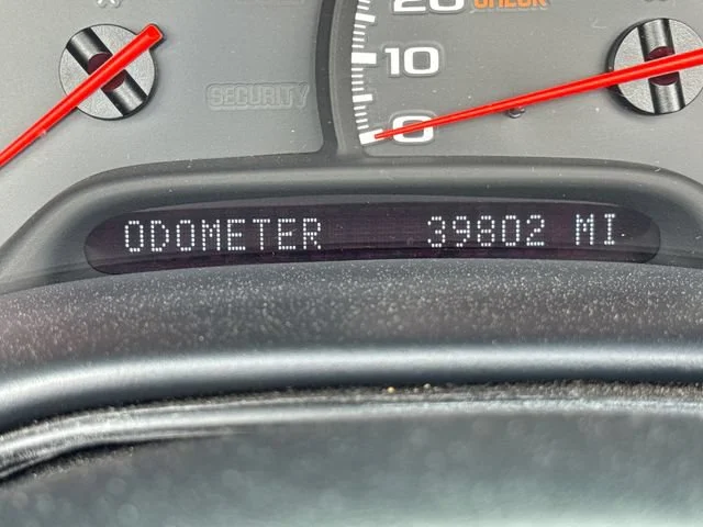 Used 2004 Arctic White Chevrolet  image 20
