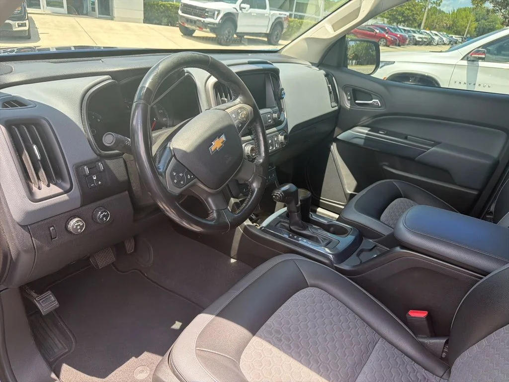 Used 2019 Blue Chevrolet Z71 image 11