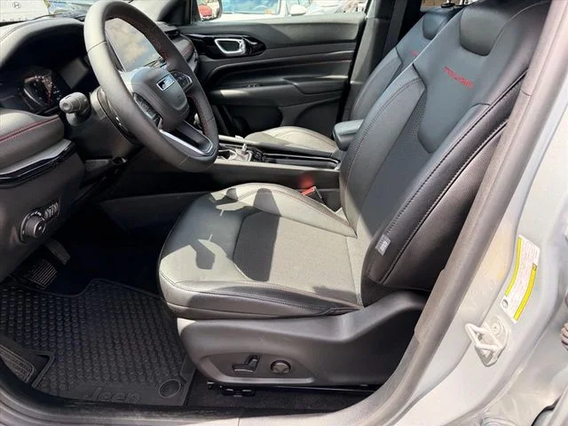 Used 2026 Silver Jeep Trailhawk image 7