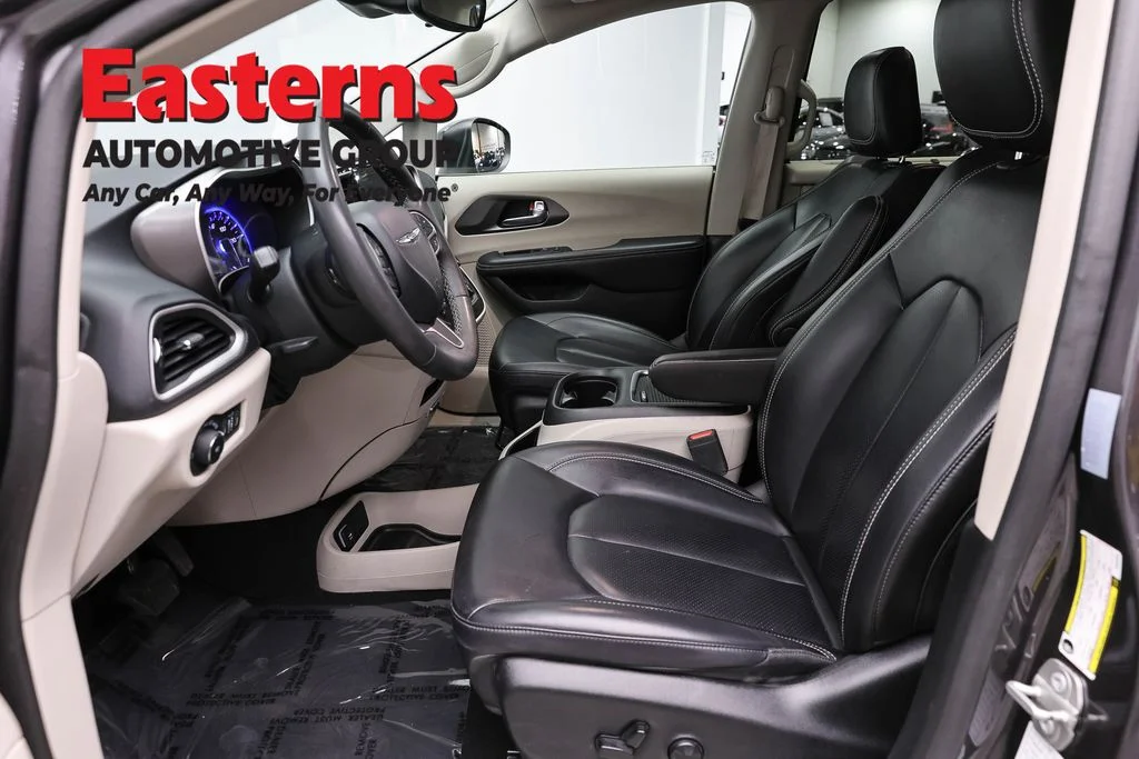 Used 2023 Gray Chrysler Touring L image 14