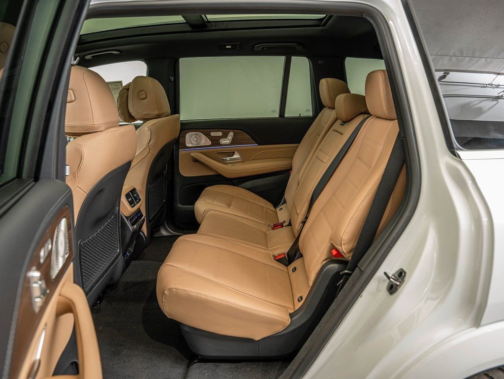 New 2026 MANUFAKTUR Moonlight White Metallic Mercedes-Benz GLS 580 image 34