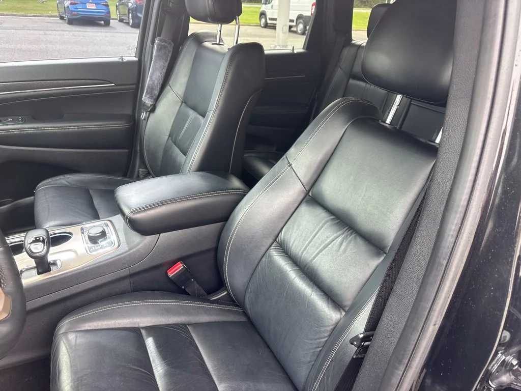 Used 2015 Black Jeep Limited image 29