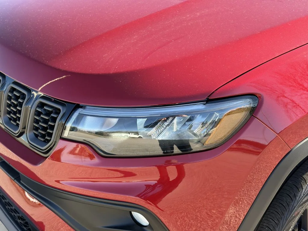 New 2026 Red Hot Pearlcoat Jeep Latitude image 29