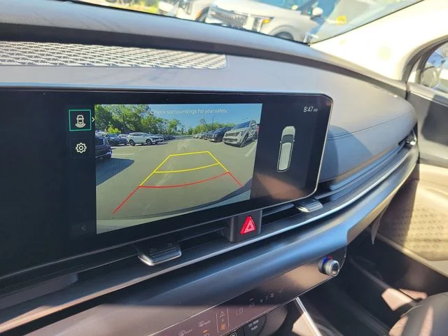New 2026 Snow White Pearl Kia LXS image 17