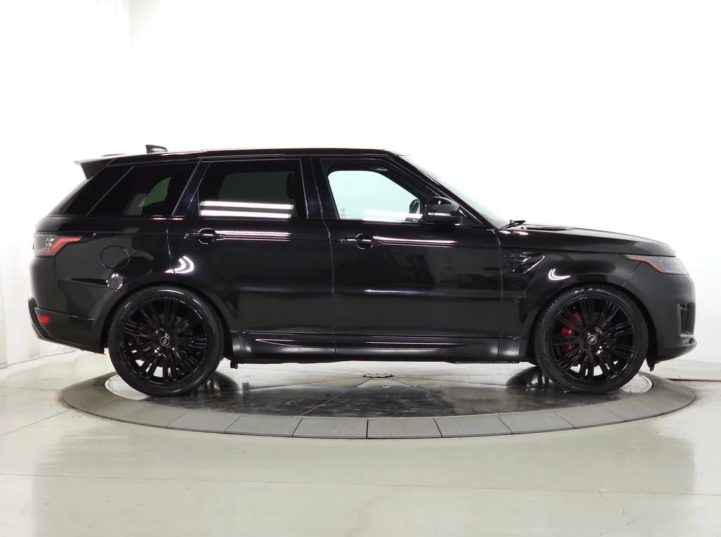 Used 2022 Black Land Rover HSE Dynamic image 9