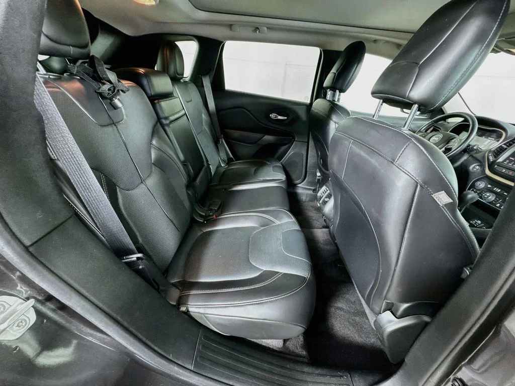 Used 2016 Gray Jeep Limited image 35