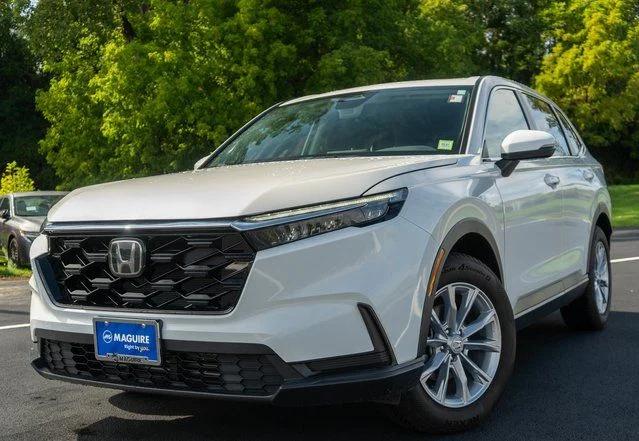 Used 2024 White Honda EX image 1