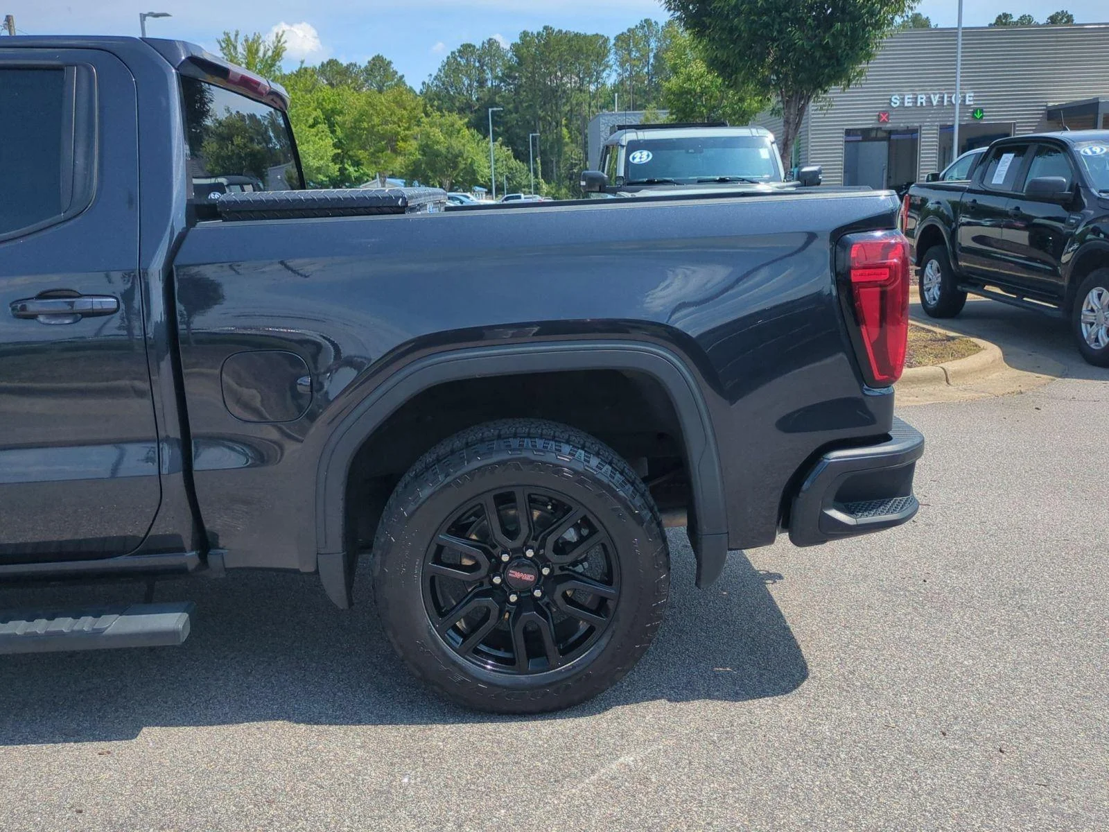 Used 2024 Onyx Black GMC Elevation image 11