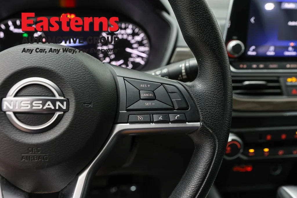 Used 2023 Black Nissan 2.5 SV image 16