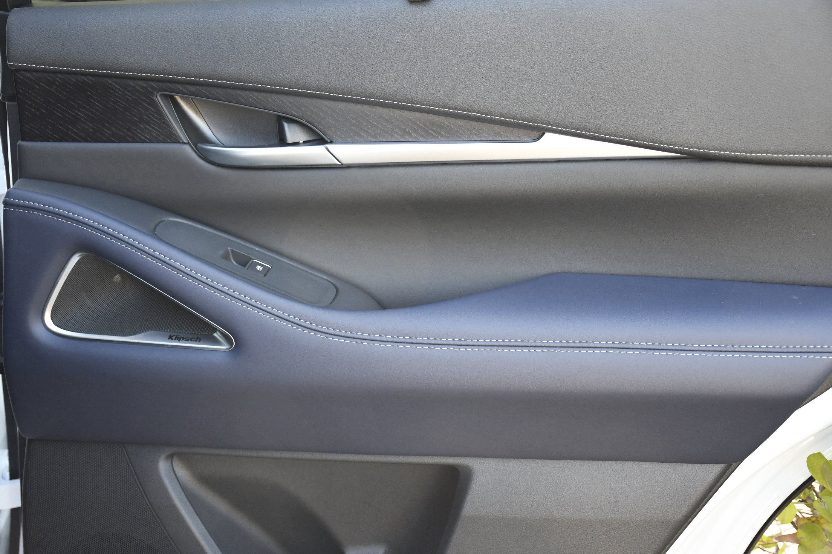 New 2026 RADIANT WHITE INFINITI Sport AWD image 32