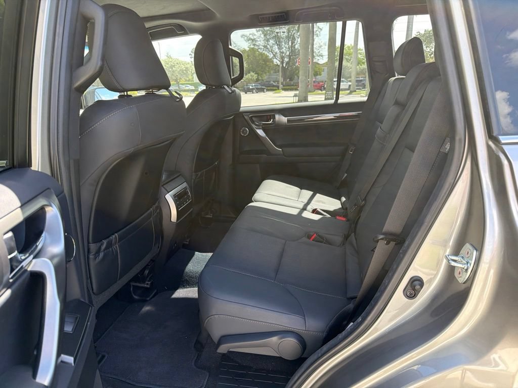 Used 2023 Silver Lexus GX 460 Premium image 6