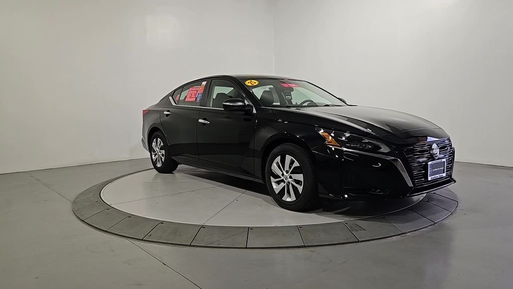 Used 2025 Black Nissan 2.5 S image 9